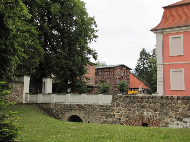 Schloss und Wassermühle