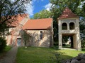 Kirche Seddin mit Glockenturm<BR />Foto von Ulrich Gießmann