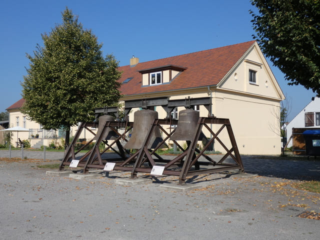 Eisenglocken vor dem Hüttenmuseum