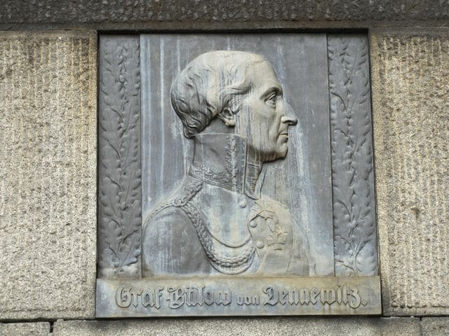 Bülow-Denkmal, Detailansicht