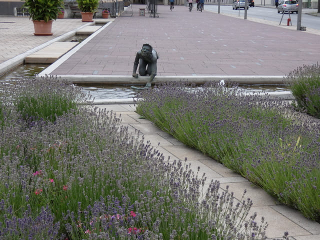 Brunnen mit Bronze-Plastik Hans Clauerts