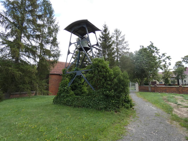 Glockenturm an der Kirche