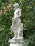 Statue der Flora im Sudermann-Park