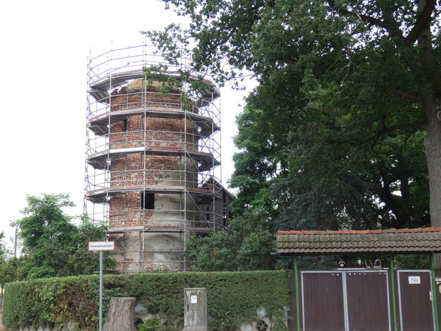 Reste der Schlossanlage Niederlandin (Treppenturm)