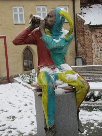Skulptur von Claus Lindner im Klosterhof
