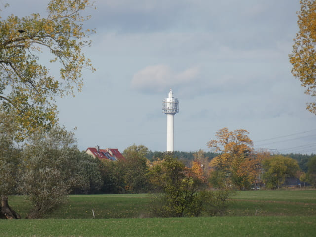 Blick zum Fernmeldeturm Birkholzaue