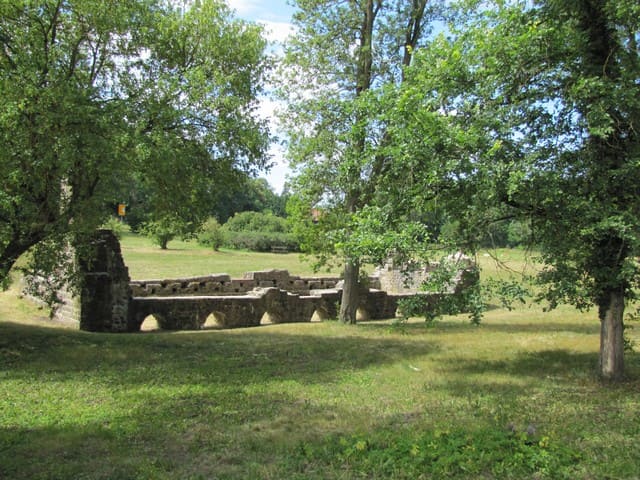 Ruine der Wassermühle am Kloster