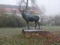 Hirschdenkmal am Anger - Wahrzeichen des Ortes