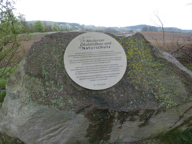 Stein-Wegweiser