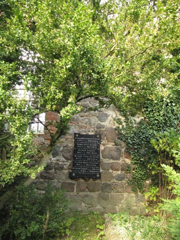 Gedenkstein auf dem Kirchhof