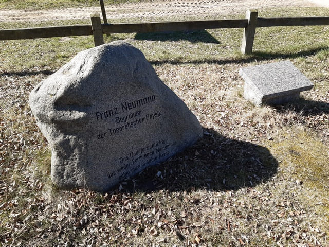 Gedenkstein Franz Neumann am Aussichtspunkt Mellin