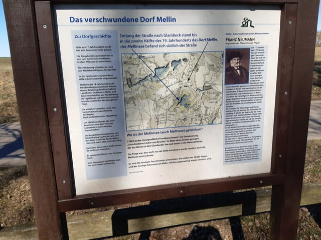 Infotafel zum verschwundenen Dorf Mellin