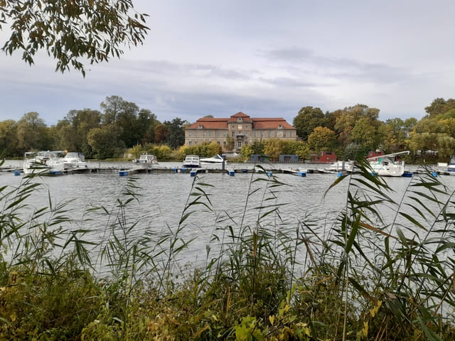 Blick zum Schloss Plaue