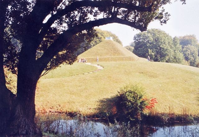 Branitzer Park, Landpyramide