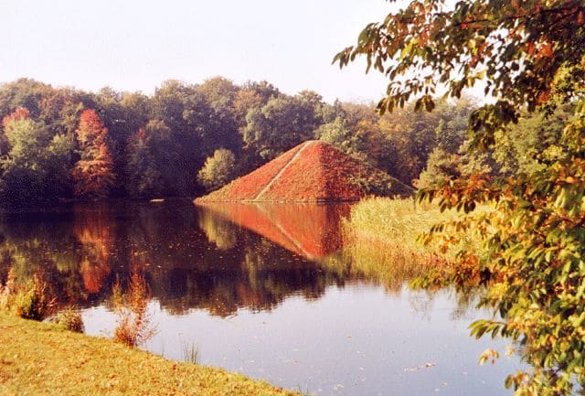 Branitzer Park, Wasserpyramide