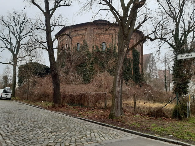 Historischer Gasometer am Graben