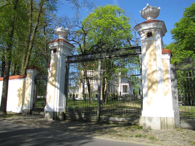Eingang Schloss Briesen