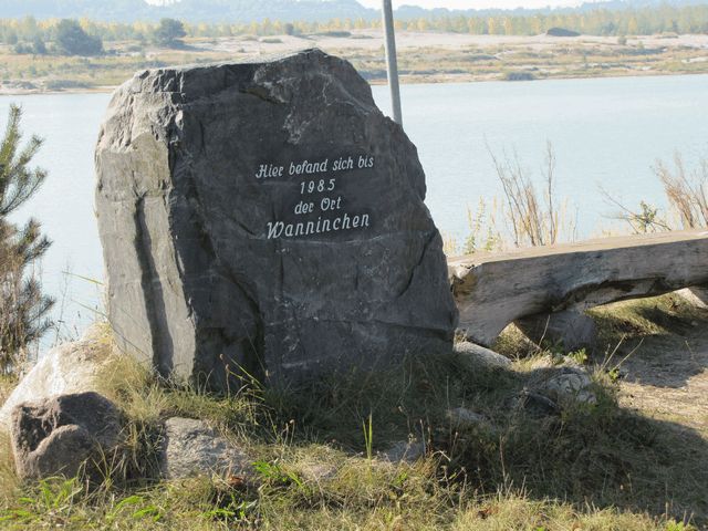 Gedenkstein an den Ort Wanninchen