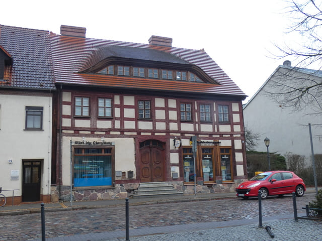 Wohn- und Geschäftshaus