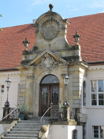 Schloss Diedersdorf, Eingangsportal
