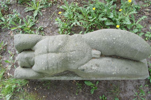 Figur im Kirchhof