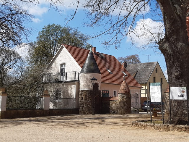 Schloss und Gut Liebenberg