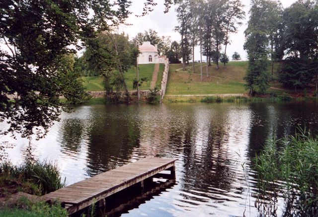 Blick über den Huwenowsee zum Pavillon