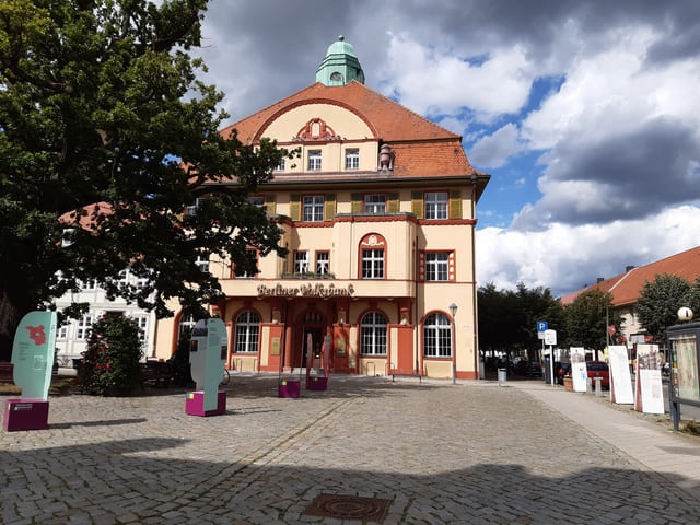 Bankgebäude am Markt