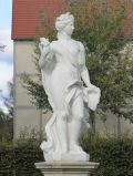 Sandstein-Skulptur "Pomona" am Schloss Sandstein-Skulptur "Pomona" am Schloss