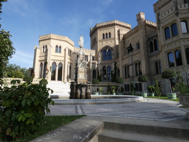Schloss mit Städtebrunnen
