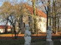 Schloss Wiepersdorf, Callot-Figuren und Kirche Schloss Wiepersdorf, Callot-Figuren und Kirche