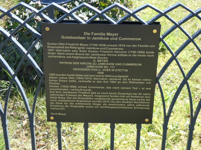 Erinnerungstafel an die Gutsbesitzer