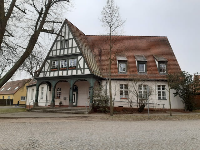 Ehemaliges Gemeindehaus und Schule