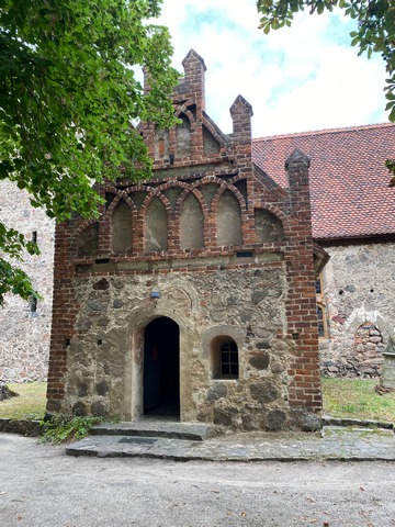 Wehrkirche Zaue (Marienkirche)<BR />Foto von Ulrich Gießmann