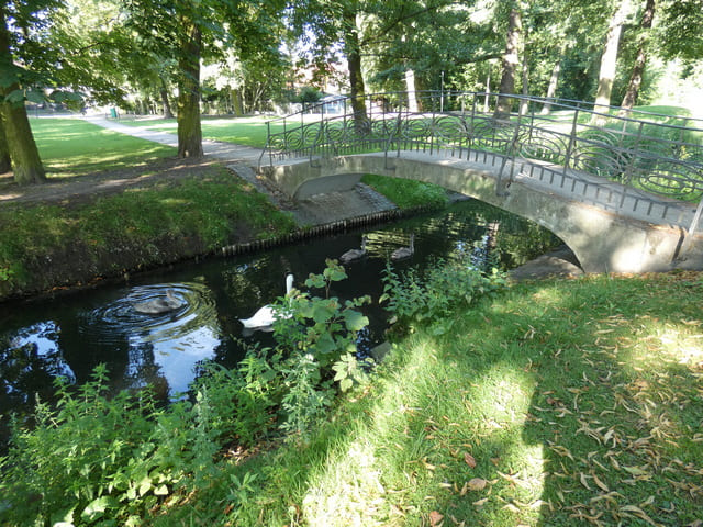 Siegertplatz, Brücke über den Flutgraben