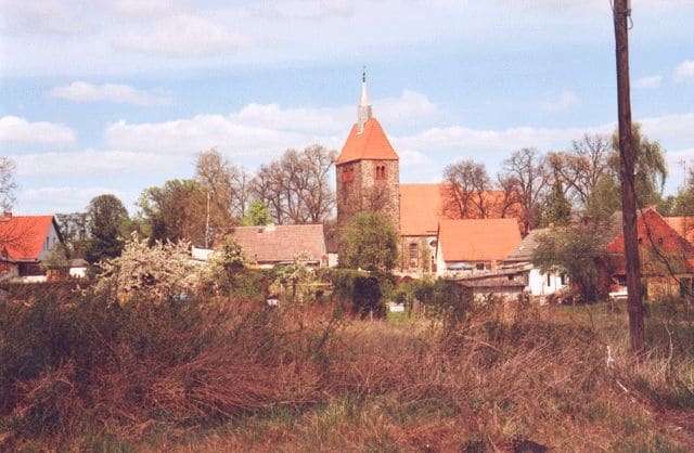 Ortsansicht mit Kirche