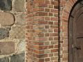 3. Schachbrettstein an der Kirche