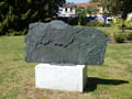 Skulptur vor der Villa Lassen