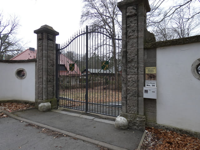 Eingang Schloss Wilkendorf