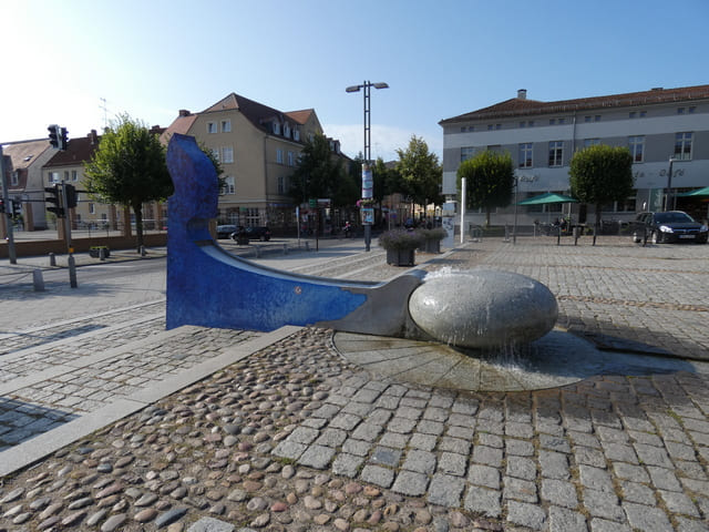 Wasserskulptur auf dem Marktplatz