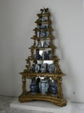 Schlossmuseum, Etagère in der Porzellankammer