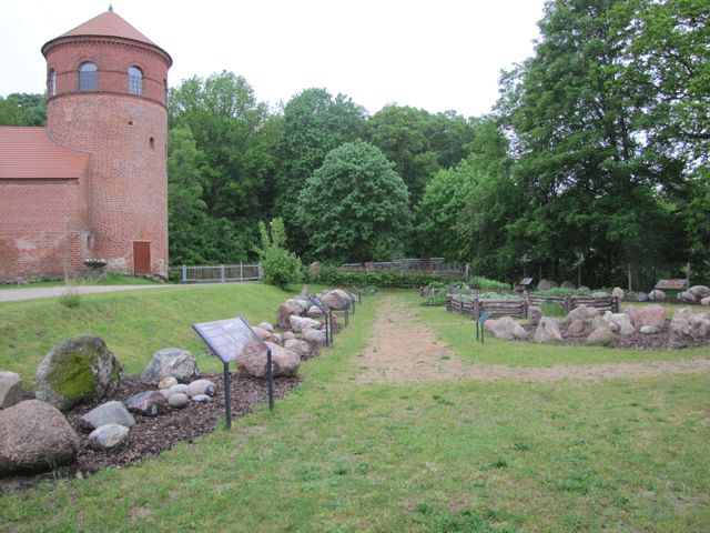 Daberturm und Findlingsgarten