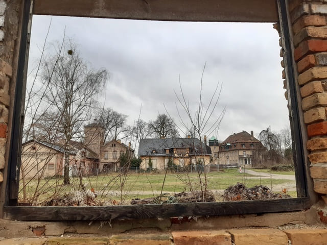 Blick von der Hauptstraße zum Schloss Marquardt