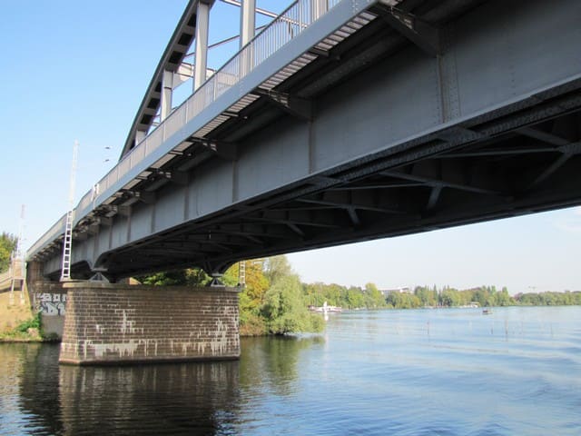 Eisenbahndamm über den Templiner See