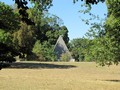 Pyramide im Neuen Garten