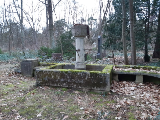 Brunnen auf dem Südwestkirchhof