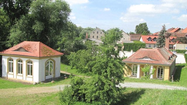 Burg Lenzen, Orangerie und Teehaus