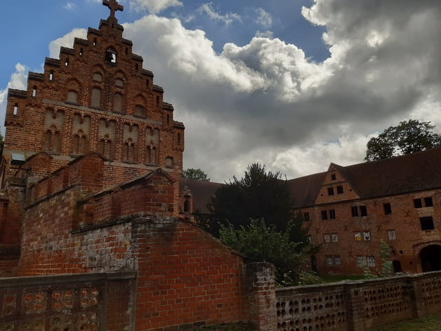 Plattenburg, Kapelle und Knappenhaus
