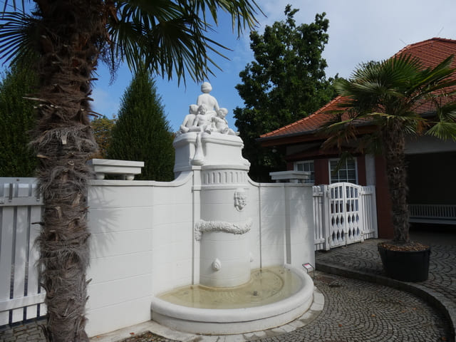 Ostdeutscher Rosengarten, Rosenbrunnen