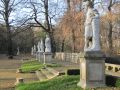 Statuen aus der griechisch-römischen Sagenwelt im Schlosspark